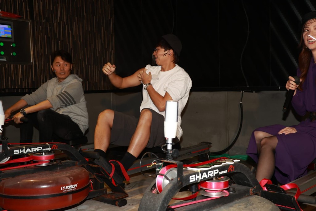 坤哥（中）在宣傳活動上，表現十分落力。